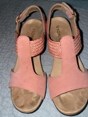 Vionic Coral Pink T-Strap Wedge Sandals
